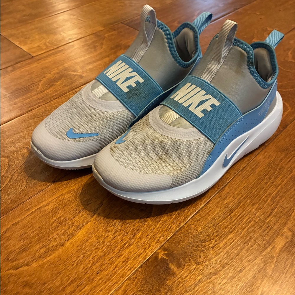 Nike Flex Runner 4 in Light Blue and Gray